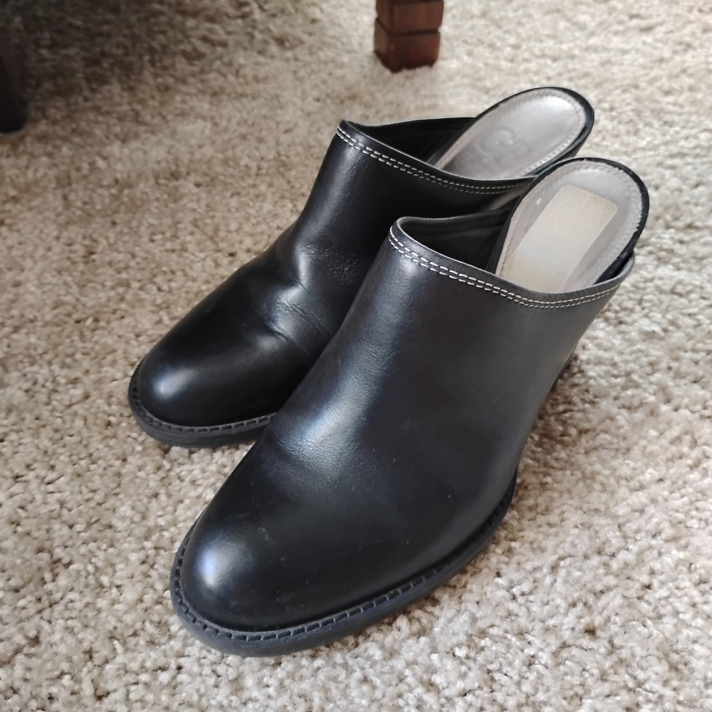 Gianni Bini Black Leather Slip-On Mule Clogs